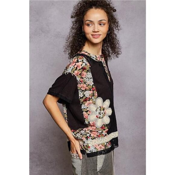 POL Lace Round Neck Short Sleeve Floral Pattern Top with Patch Detail - Picture 4 of 5